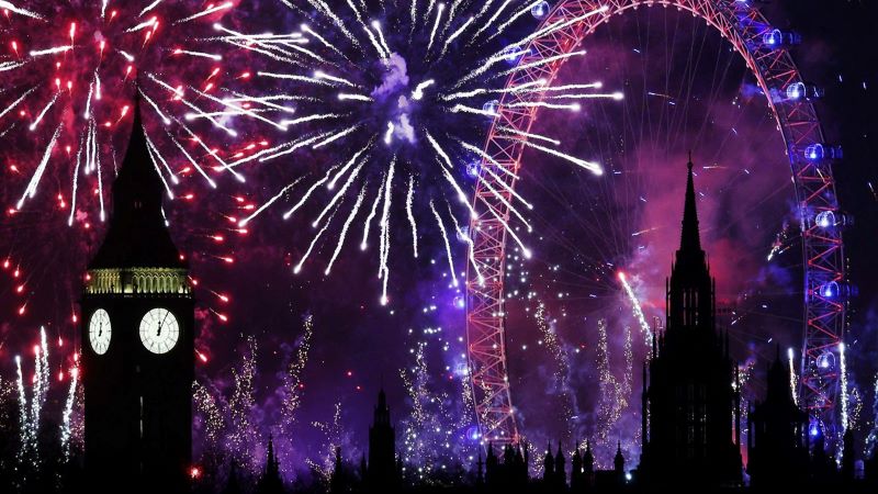 আতশবাজির প্রদর্শনী ও বর্ণিল আয়োজনে নয়া বছরকে স্বাগত জানাল বিশ্ব